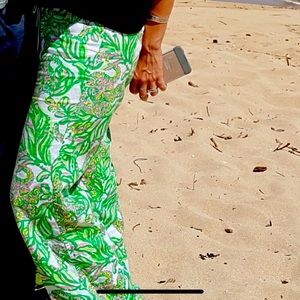 Lilly Pulitzer linen “The Beach” pant wide leg.
Excellent used condition.